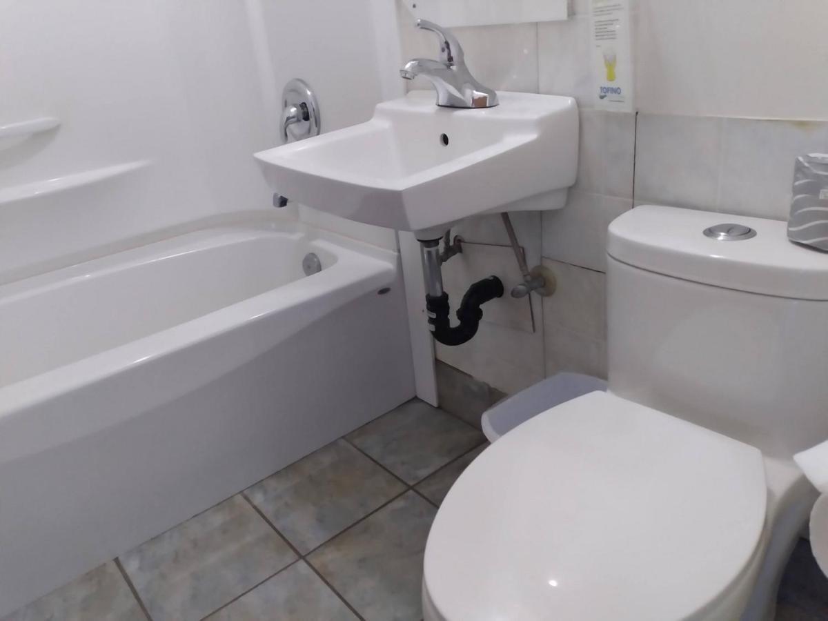 Dolphin Motel Тофино Экстерьер фото