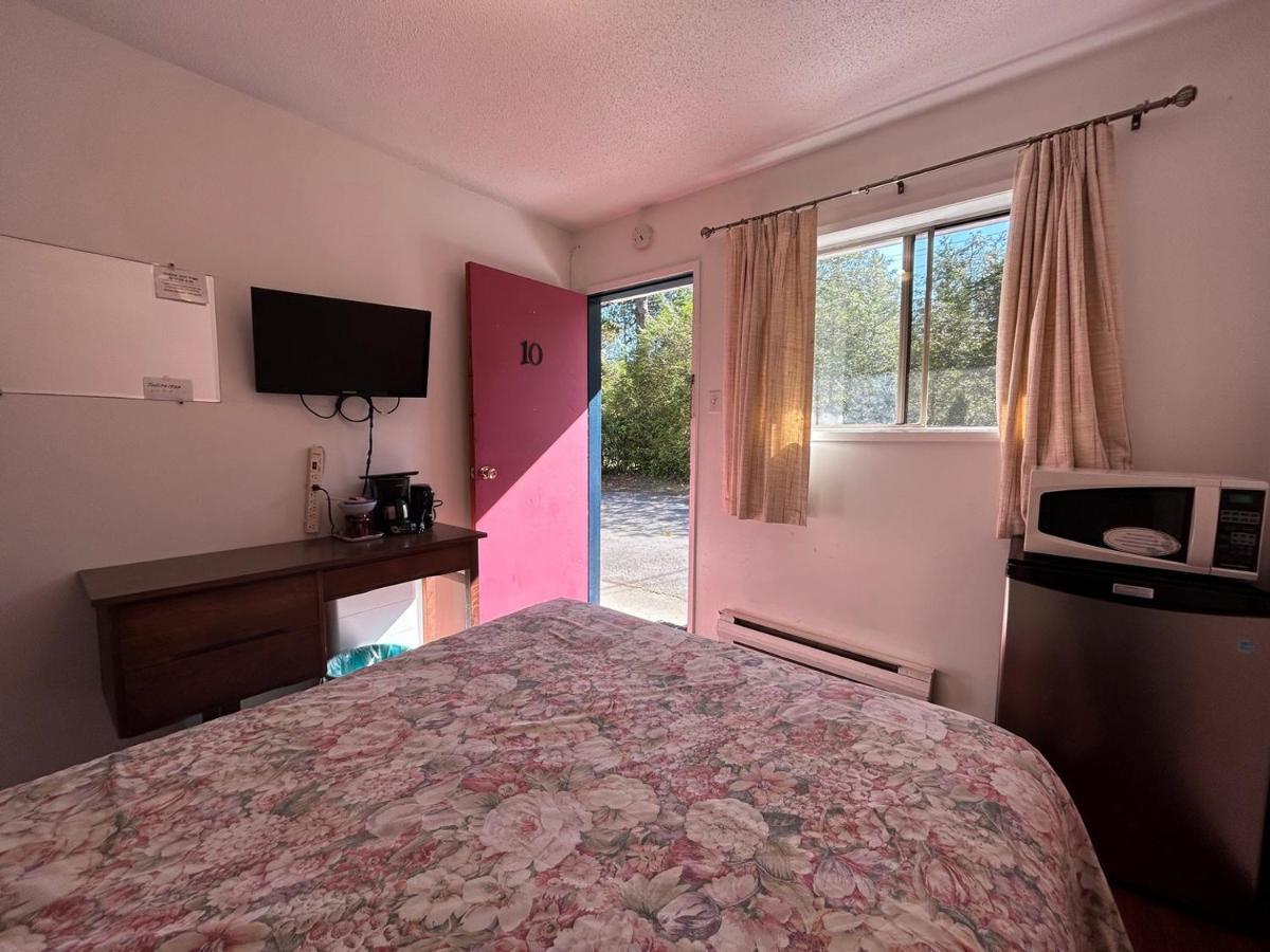 Dolphin Motel Тофино Экстерьер фото